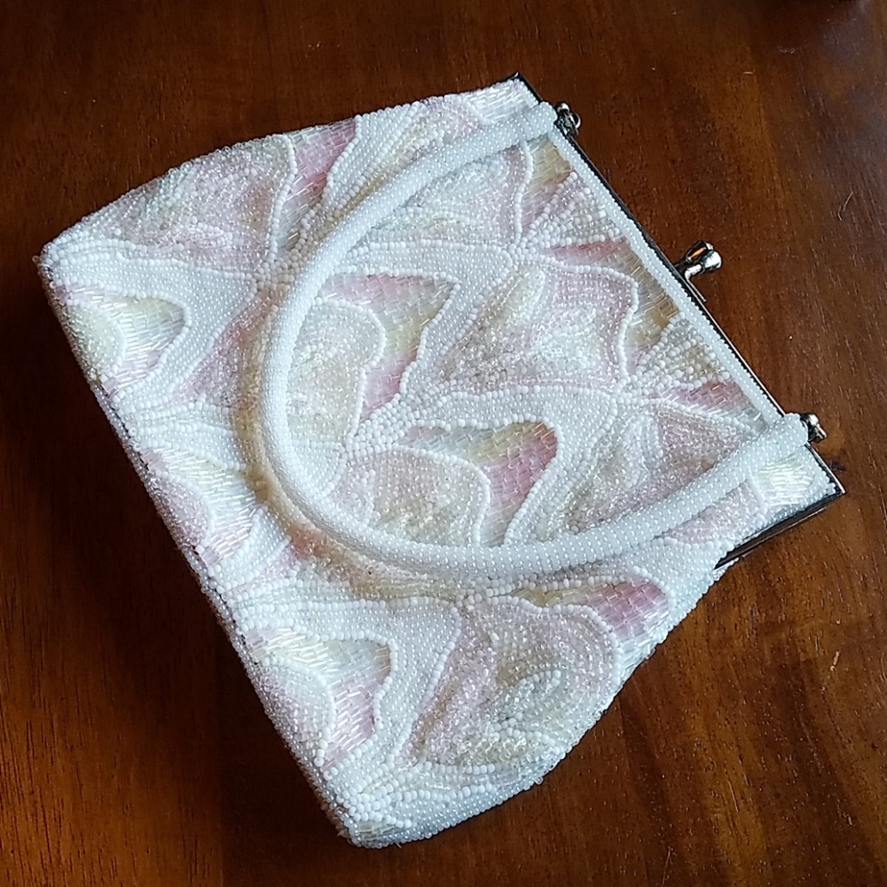 Adorable vintage beaded handbag